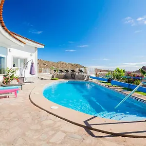 https://villa-sara-in-costa-adeje.adeje-hotels.com